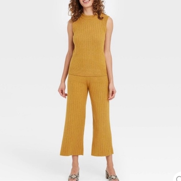 Who What Wear women’s size medium cropped knit pants. Part of a set! - Picture 3 of 9